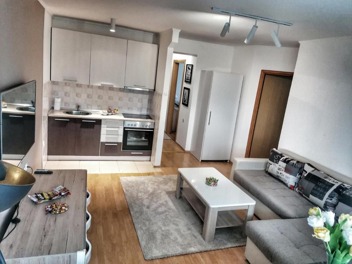 Nights & Smiles Sarajevo Appartement Buitenkant foto